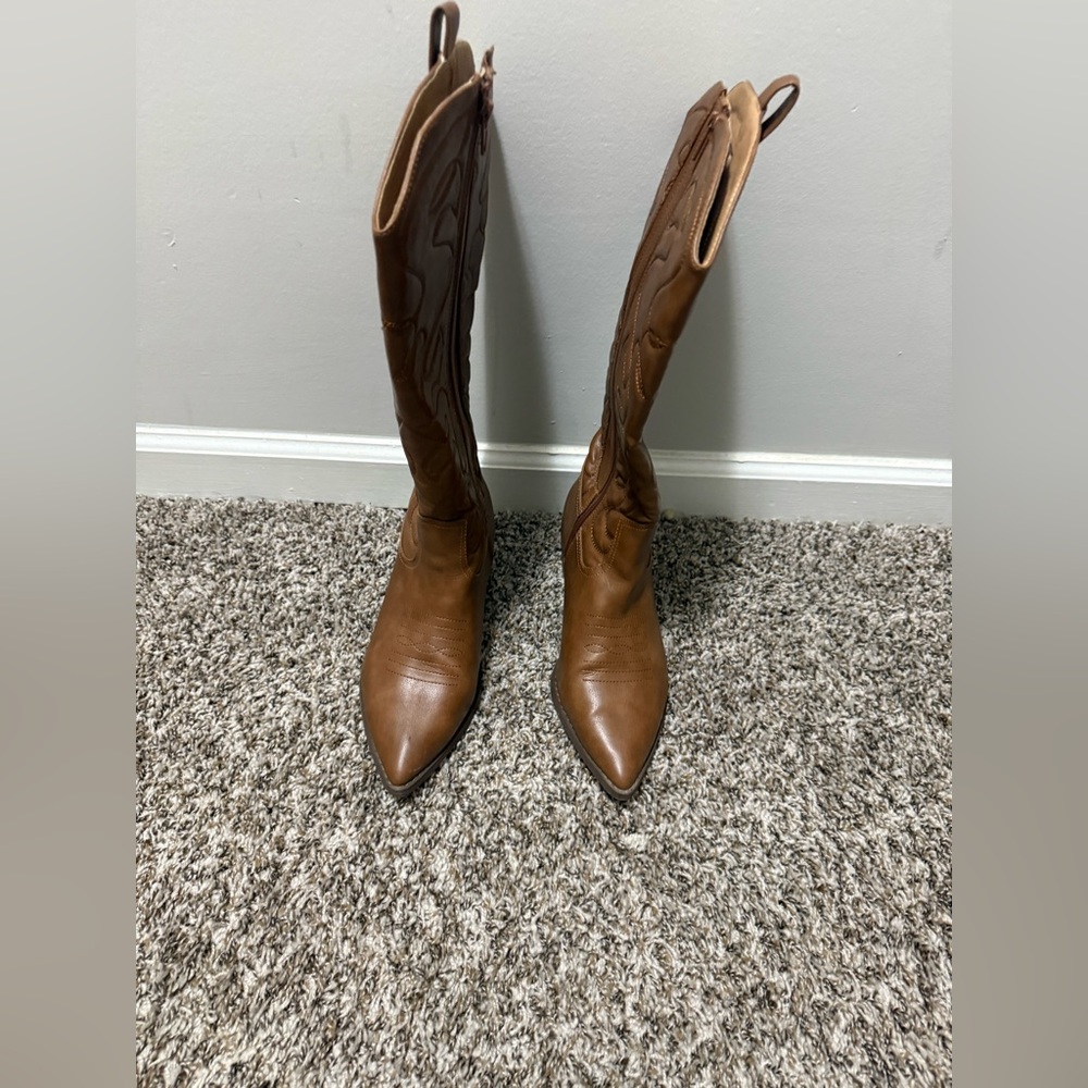 Brown Western-Style Women's Boots - Picture 4 of 4